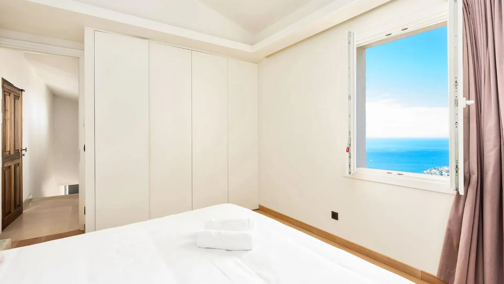 L Oasis Moderne Piscine Vue Mer Rocabruna 0*,  Francia
